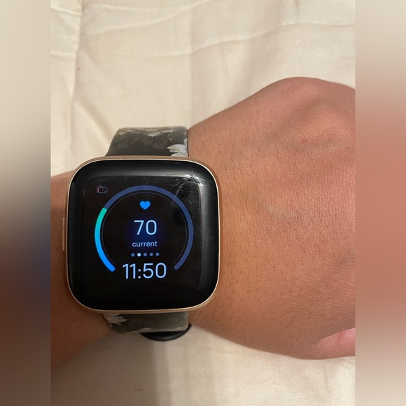 Fitbit Versa 2 Rose Gold (new band) - Picture 2 of 4